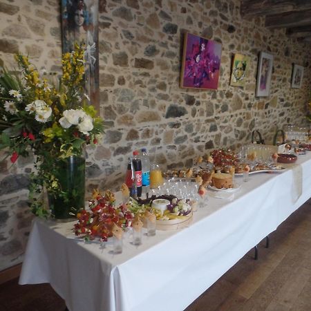 Logis Hotel Restaurant Le Commerce Guichen Bagian luar foto