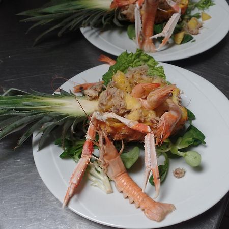 Logis Hotel Restaurant Le Commerce Guichen Bagian luar foto