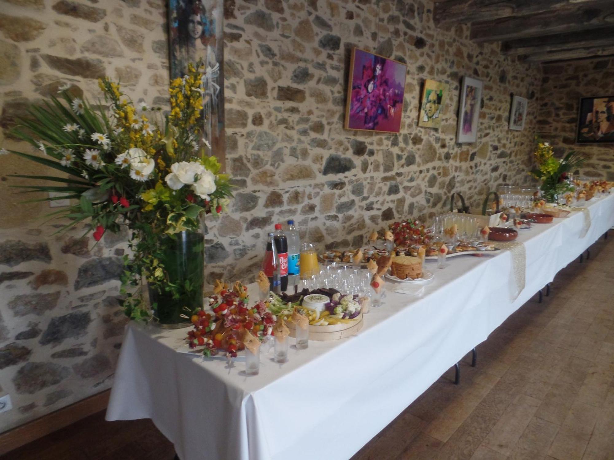 Logis Hotel Restaurant Le Commerce Guichen Bagian luar foto