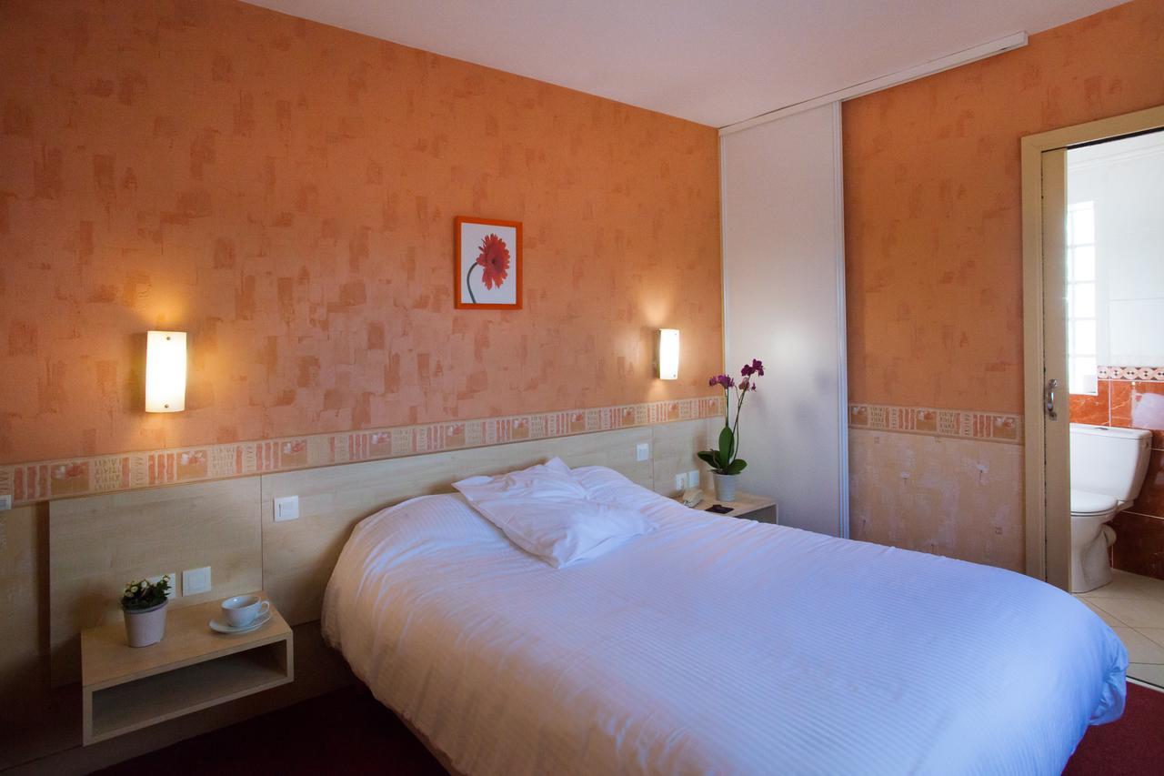 Logis Hotel Restaurant Le Commerce Guichen Bagian luar foto