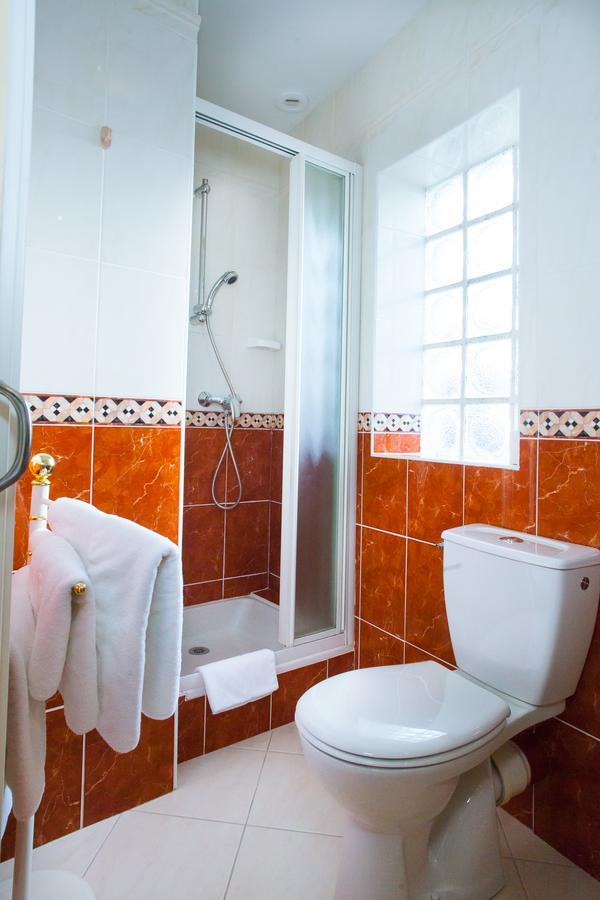 Logis Hotel Restaurant Le Commerce Guichen Bagian luar foto