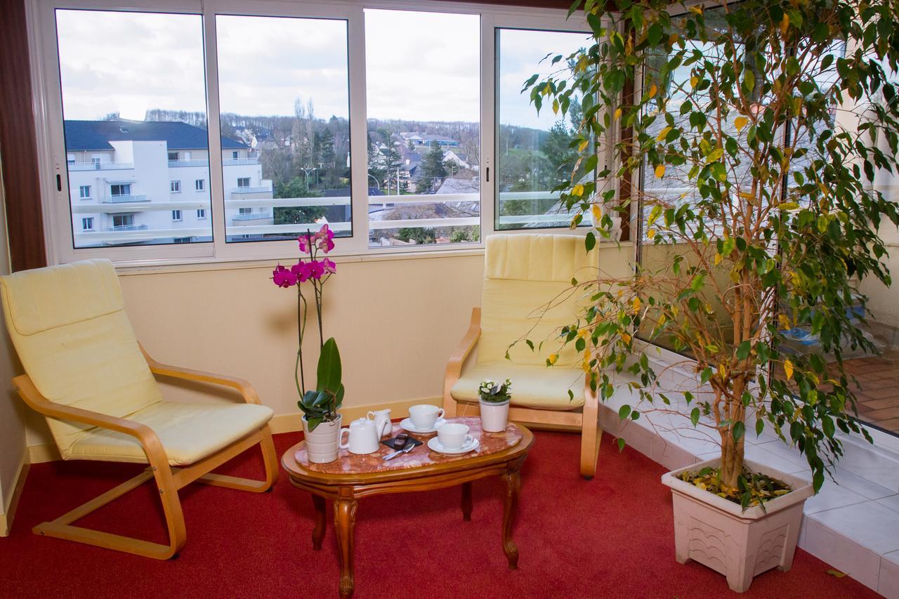 Logis Hotel Restaurant Le Commerce Guichen Bagian luar foto